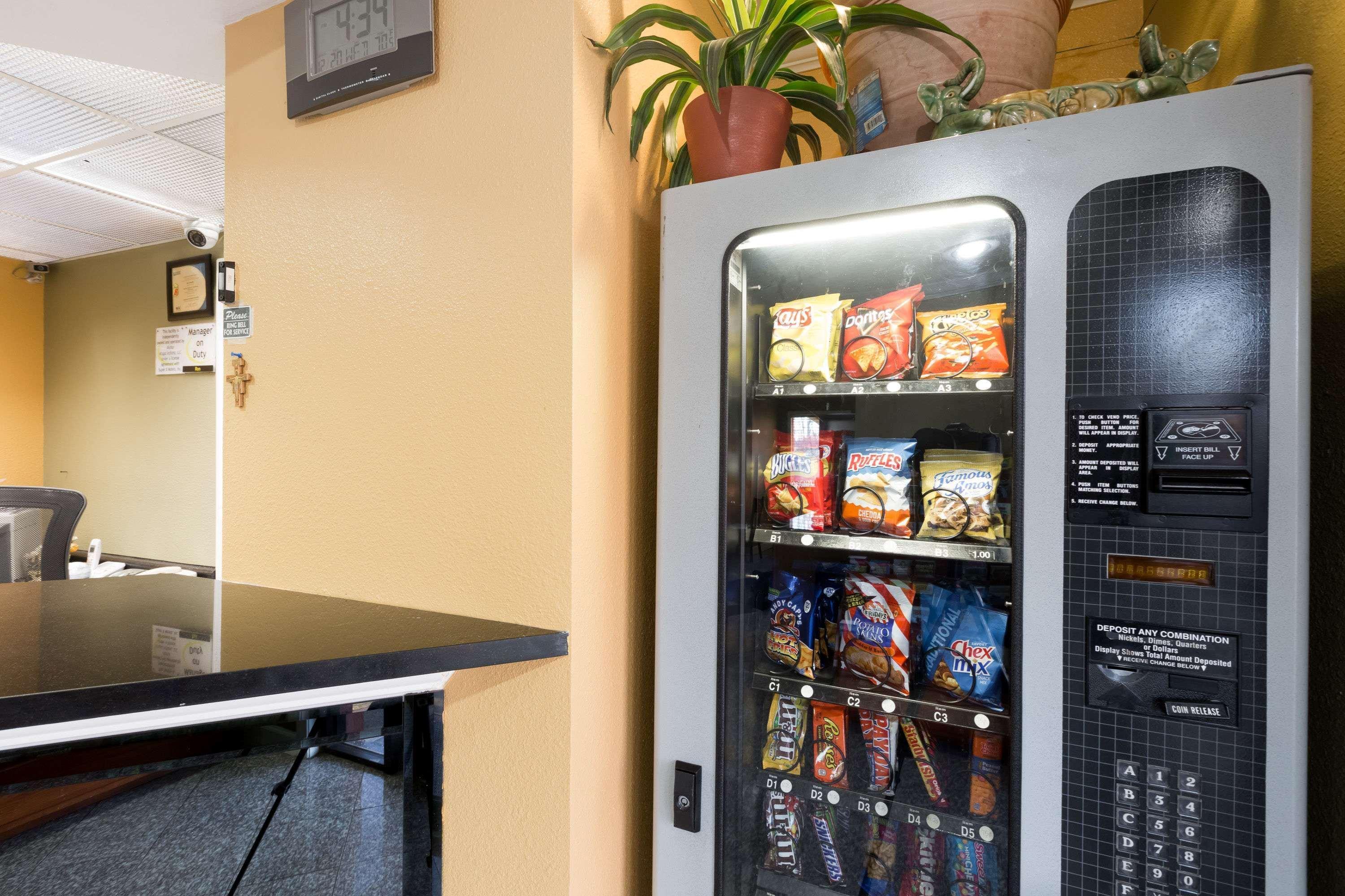 Super 8 By Wyndham Indianapolis-Southport Rd Motel Ngoại thất bức ảnh